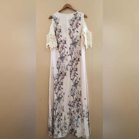 Floral maxi dress, HOST PICK, lace cold shoulder and back zip, summer, blush - Picture 10 of 10